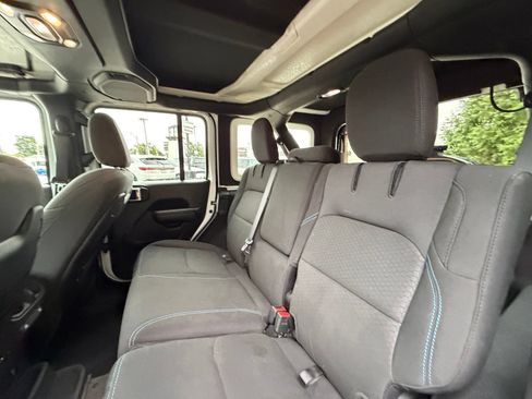 Used 2022 Jeep Wrangler Unlimited Rubicon 4xe w/ Cold Weather Group AWD/4WD image 24