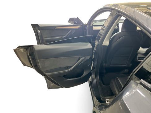 Certified 2023 Tesla Model Y Long Range AWD/4WD image 10