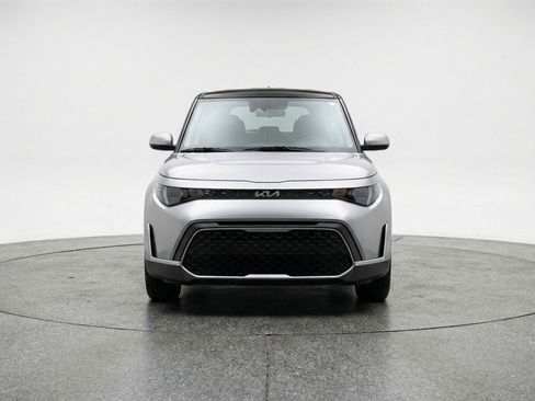 Used 2025 Kia Soul LX w/ LX Technology Package image 2