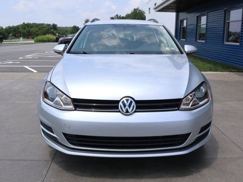 Used 2017 Volkswagen Golf S image 4