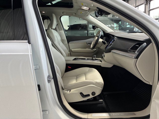 Used 2024 Volvo XC90 B5 Core w/ Protection Package Premier AWD/4WD image 12