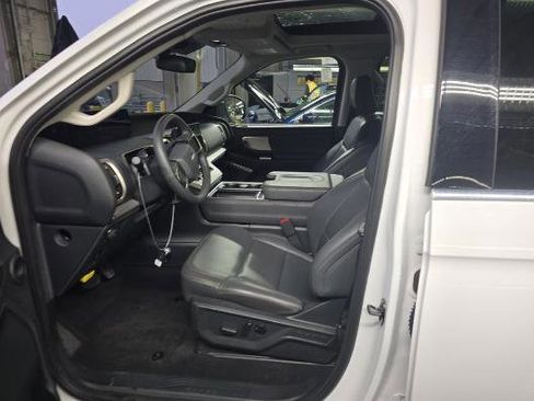 Used 2025 Ford Expedition Active image 4