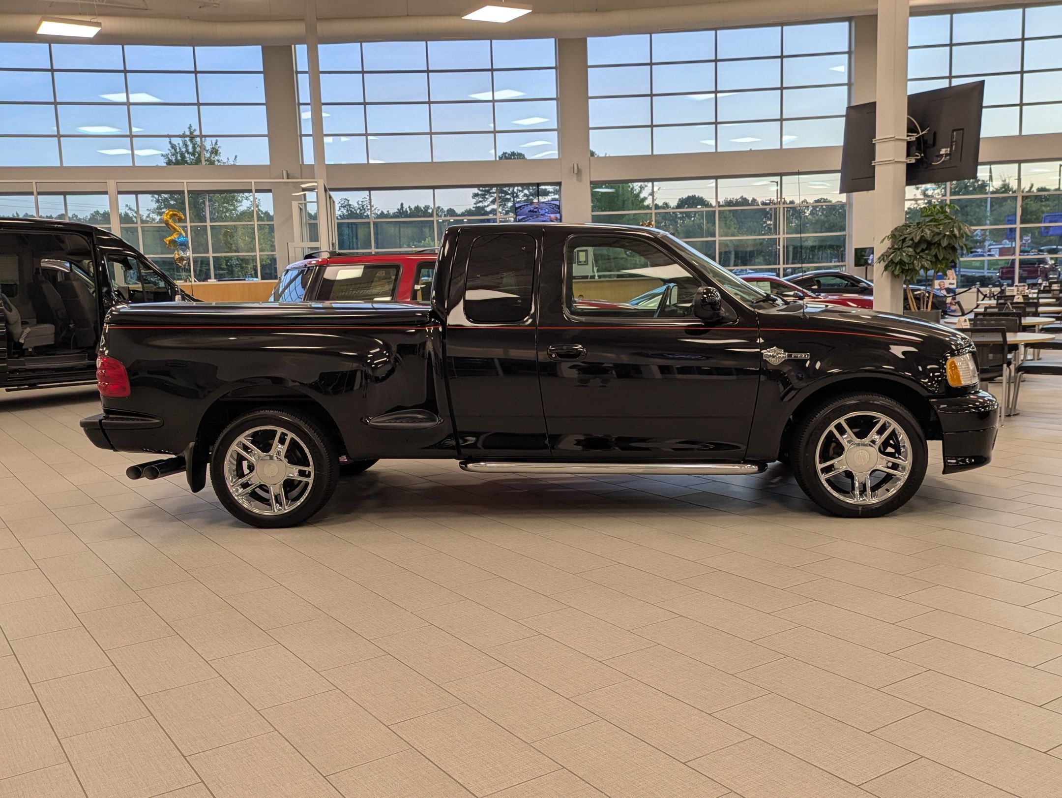 Used 2000 Ford F150 Harley-Davidson RWD image 3