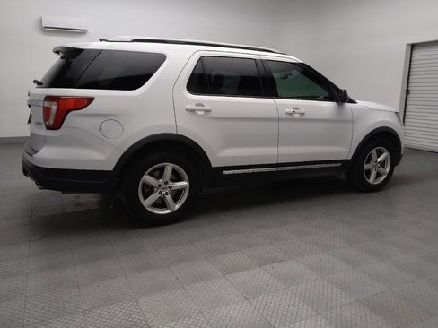 Used 2018 Ford Explorer XLT image 10