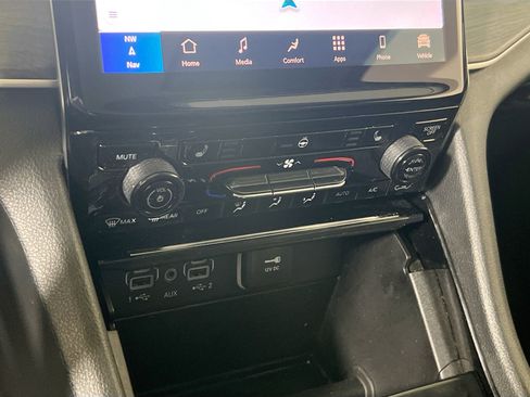 Used 2023 Jeep Grand Cherokee Limited AWD/4WD image 16