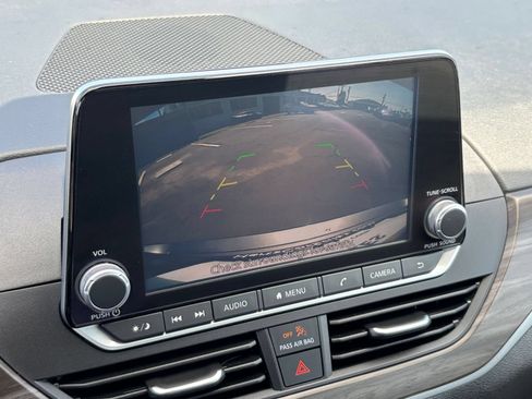 Used 2025 Nissan Altima 2.5 SV FWD image 24