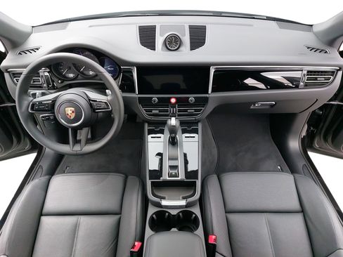 Used 2026 Porsche Macan image 11