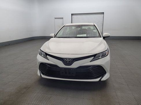 Used 2018 Toyota Camry LE image 15