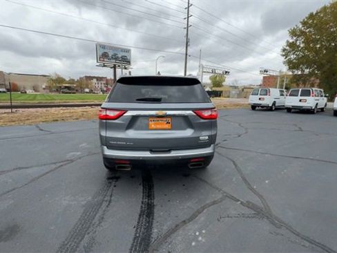 Used 2021 Chevrolet Traverse Premier w/ LPO, Floor Liner Package image 7