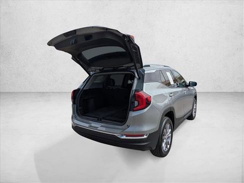 Used 2024 GMC Terrain SLT image 23