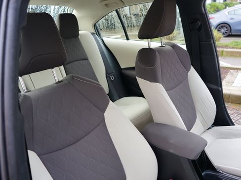 Used 2020 Toyota Corolla LE image 17