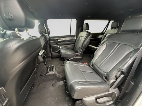 Used 2025 Jeep Wagoneer L Series II AWD/4WD image 37
