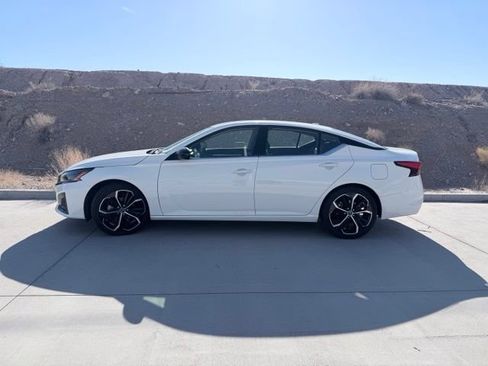 Used 2024 Nissan Altima 2.5 SR FWD image 5