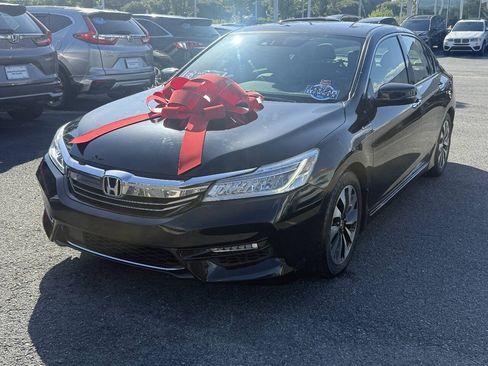 Used 2017 Honda Accord Touring image 1