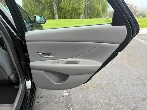 Used 2023 Hyundai Elantra SEL FWD image 13