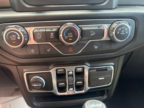 Used 2019 Jeep Wrangler Unlimited Sport S AWD/4WD image 18