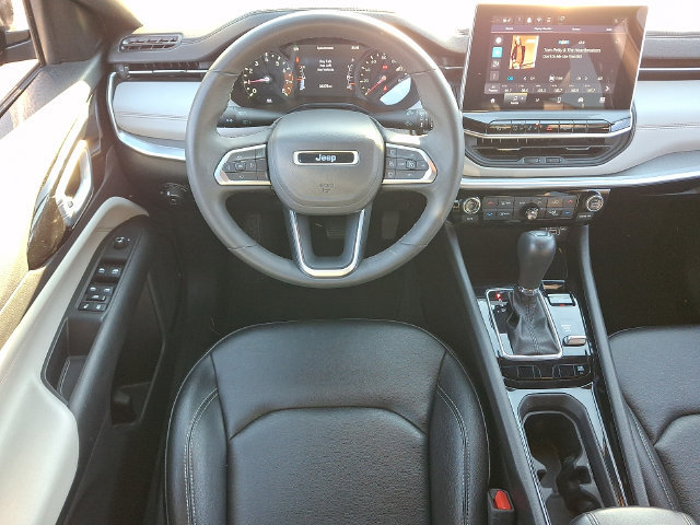 Used 2025 Jeep Compass Limited AWD/4WD image 3