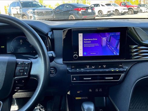 Used 2025 Toyota Camry LE image 6