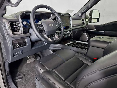 Used 2025 Ford F350 Platinum w/ FX4 Off-Road Package image 9