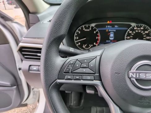 Used 2025 Nissan Altima 2.5 SV FWD image 14