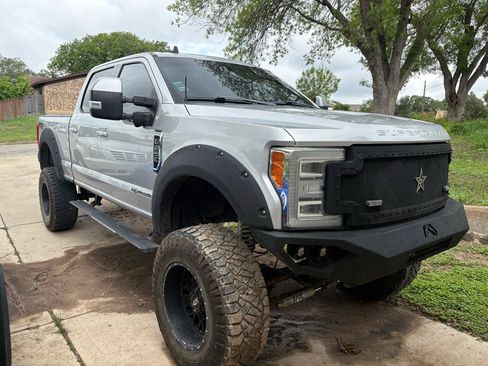 Used 2019 Ford F250 Lariat w/ Lariat Ultimate Package AWD/4WD image 3