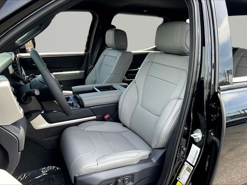 New 2026 Toyota Tundra Limited AWD/4WD image 17
