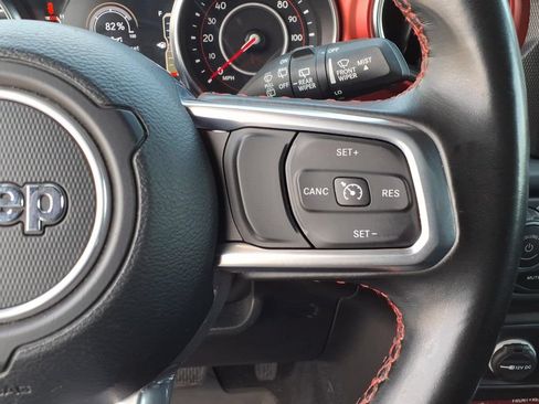 Used 2022 Jeep Wrangler Unlimited Rubicon AWD/4WD image 35