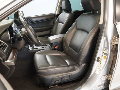 Used 2018 Subaru Outback 3.6R Limited AWD/4WD image 3