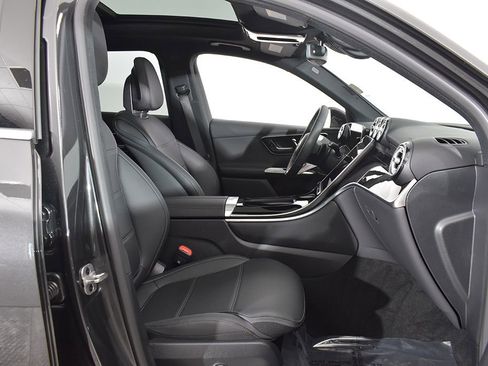Used 2026 Mercedes-Benz GLC 300 4MATIC image 25