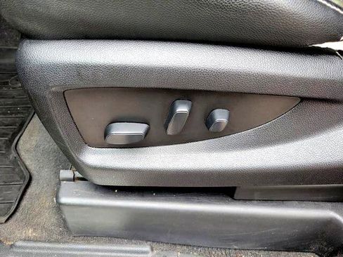 Used 2020 Chevrolet Suburban LT image 19