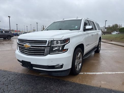 Used 2017 Chevrolet Suburban Premier image 6