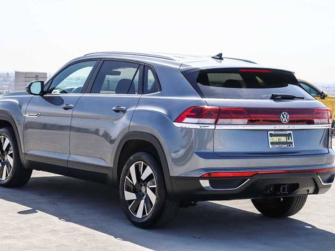 Used 2025 Volkswagen Atlas Cross Sport SE image 6