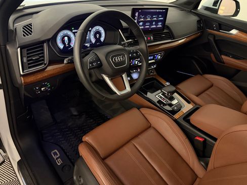 Used 2023 Audi Q5 2.0T Premium Plus w/ Premium Plus Package AWD/4WD image 4