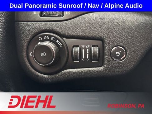 Used 2022 Jeep Cherokee Trailhawk w/ Sun, Sound & Nav Group AWD/4WD image 24