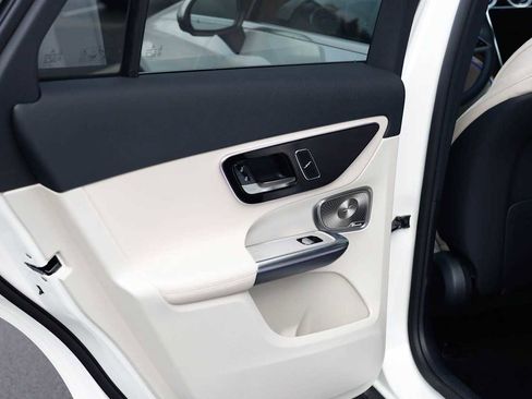 Used 2026 Mercedes-Benz GLC 300 4MATIC image 27