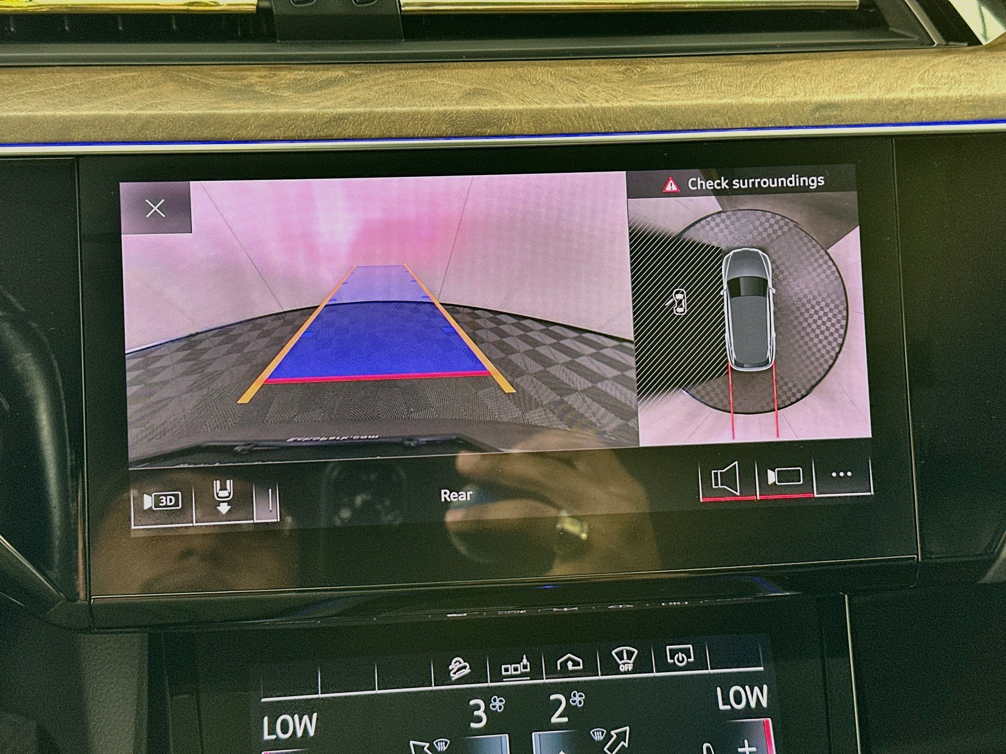 Used 2019 Audi e-tron Prestige w/ Prestige Package AWD/4WD image 22