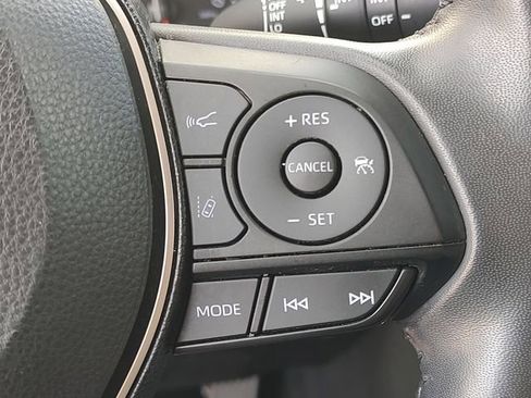 Used 2020 Toyota RAV4 XLE Premium FWD image 19