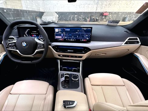 Used 2026 BMW 330i Sedan w/ Premium Package RWD image 17