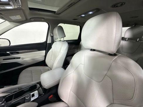 Used 2022 Kia Telluride EX w/ EX Premium Package image 18