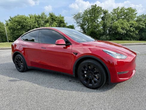 Used 2023 Tesla Model Y Long Range AWD/4WD image 3