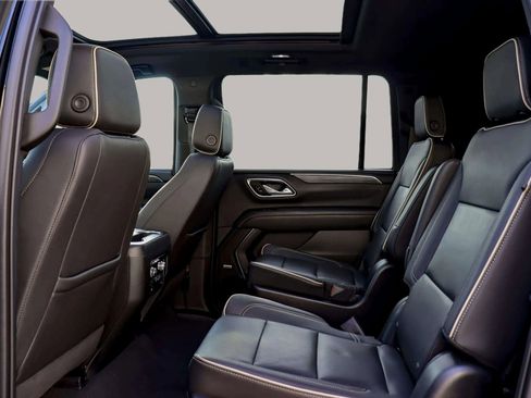 Used 2022 GMC Yukon XL SLT w/ SLT Premium Package image 27