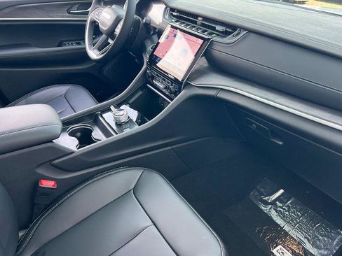 New 2025 Jeep Grand Cherokee Limited image 16