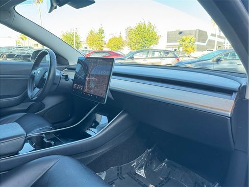 Used 2019 Tesla Model 3 Standard Range image 16