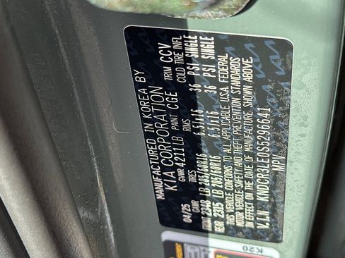 Certified 2025 Kia Niro EX image 36