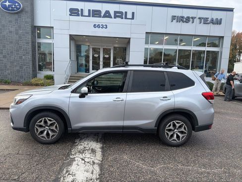 Used 2020 Subaru Forester Premium image 2