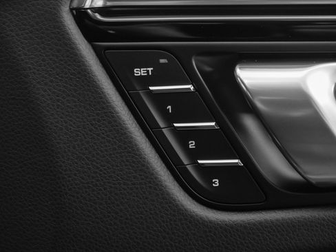 Used 2025 Porsche Macan Turbo image 21