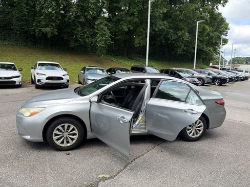 Used 2015 Toyota Camry LE FWD image 18