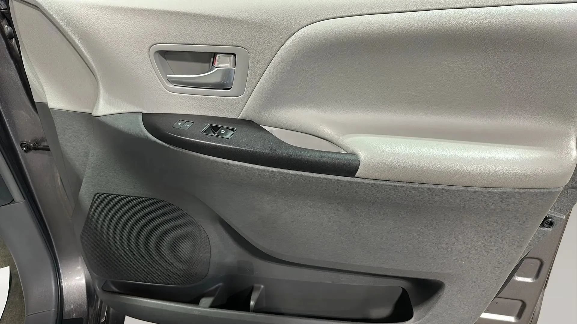 Used 2017 Toyota Sienna LE FWD image 20