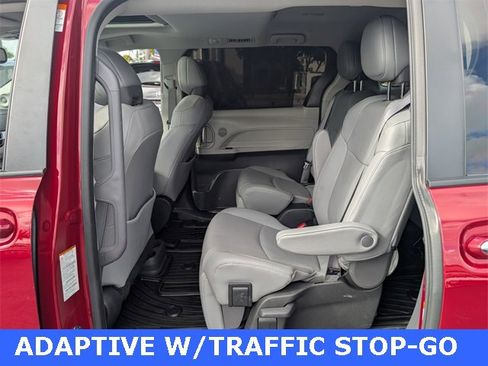 Used 2024 Toyota Sienna Limited image 6