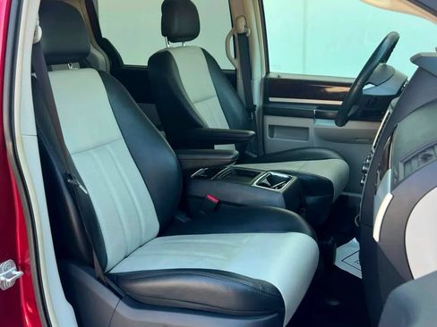 Used 2010 Chrysler Town & Country Touring Plus w/ Safetytec Group FWD image 23